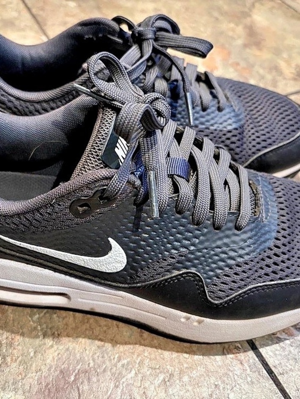 Nike Air Women's Athletic Shoes US 6.5 Black & White